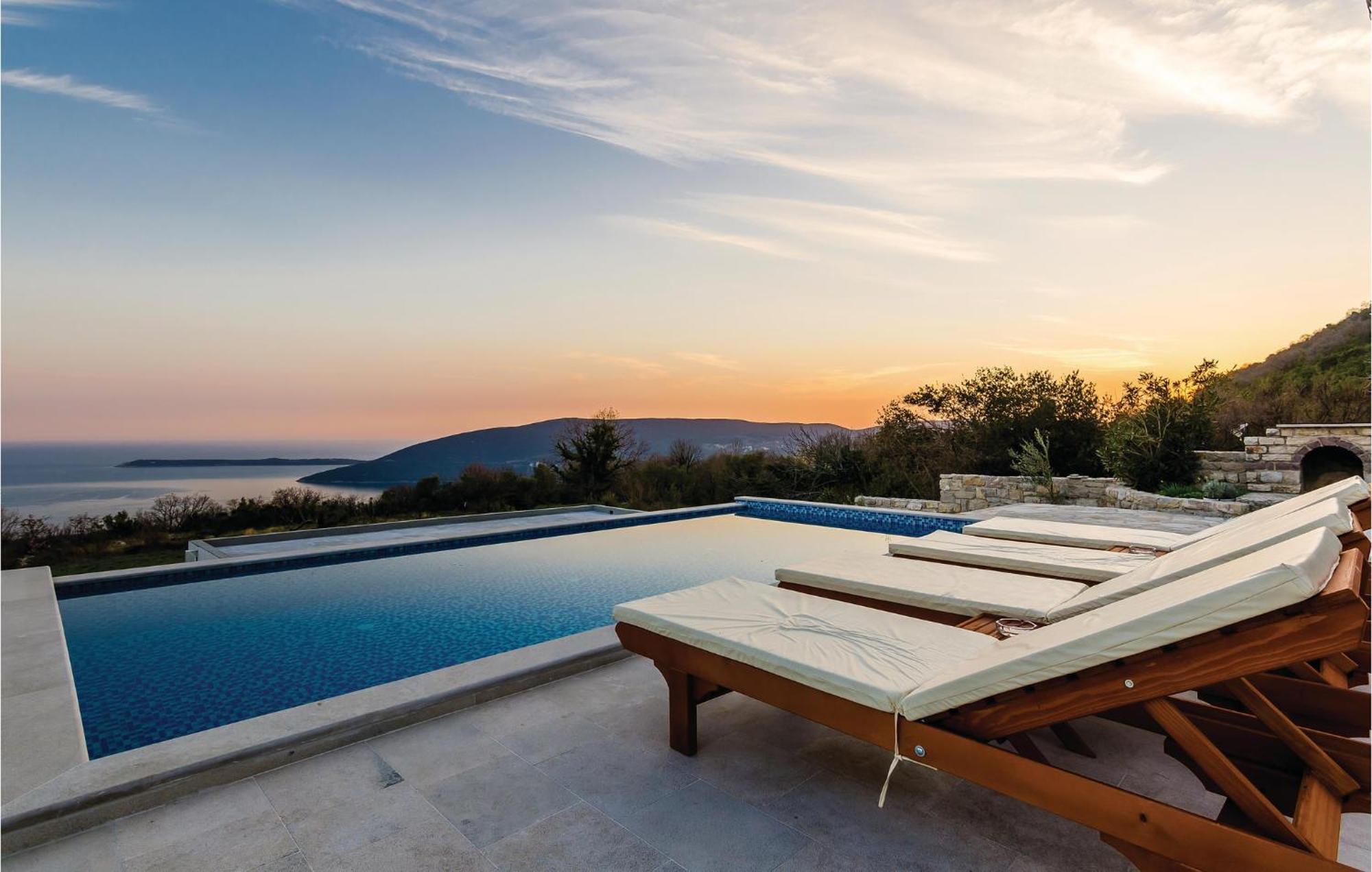 Amazing Home In Herceg Novi With House Sea View Εξωτερικό φωτογραφία