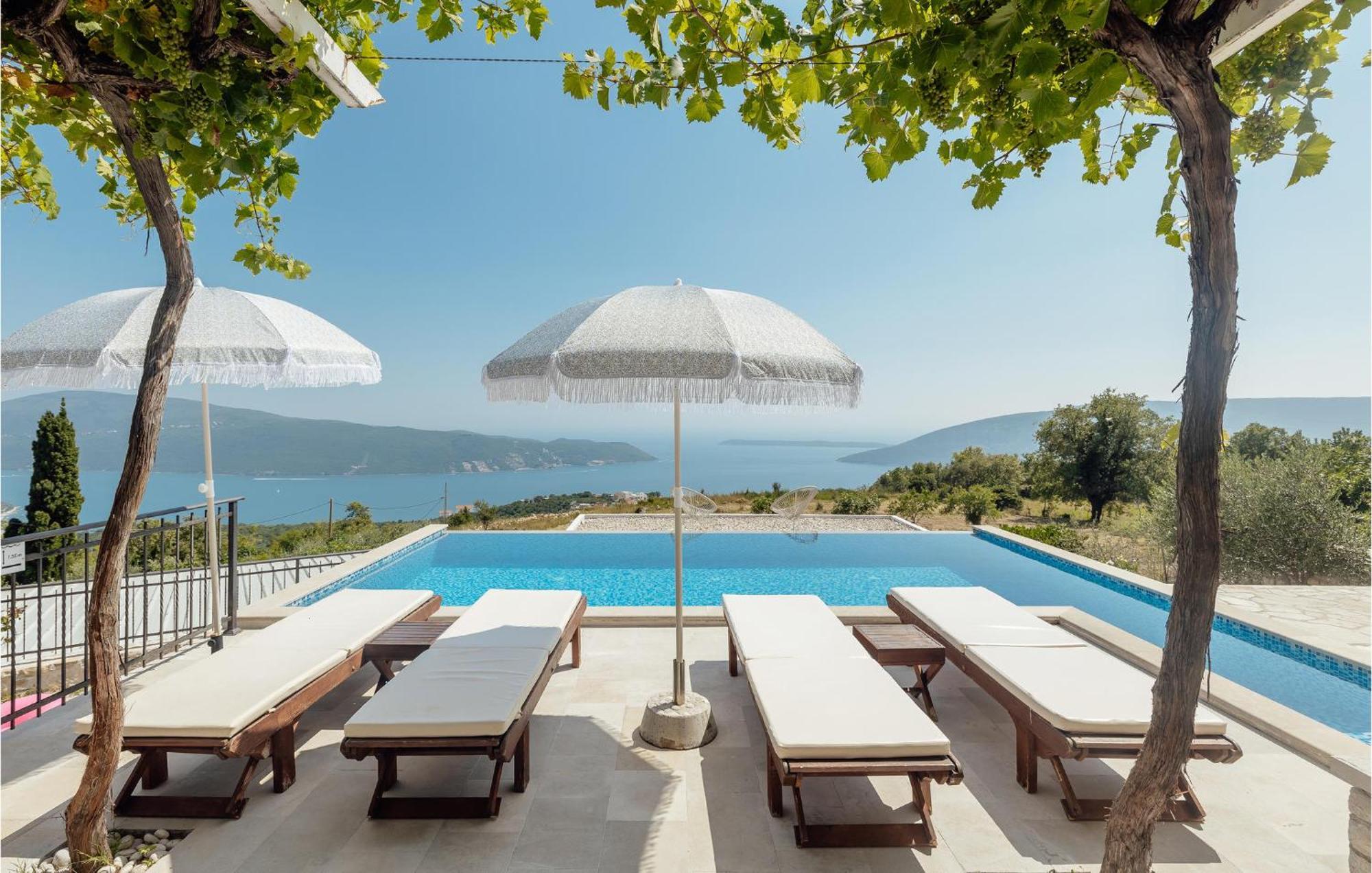 Amazing Home In Herceg Novi With House Sea View Εξωτερικό φωτογραφία