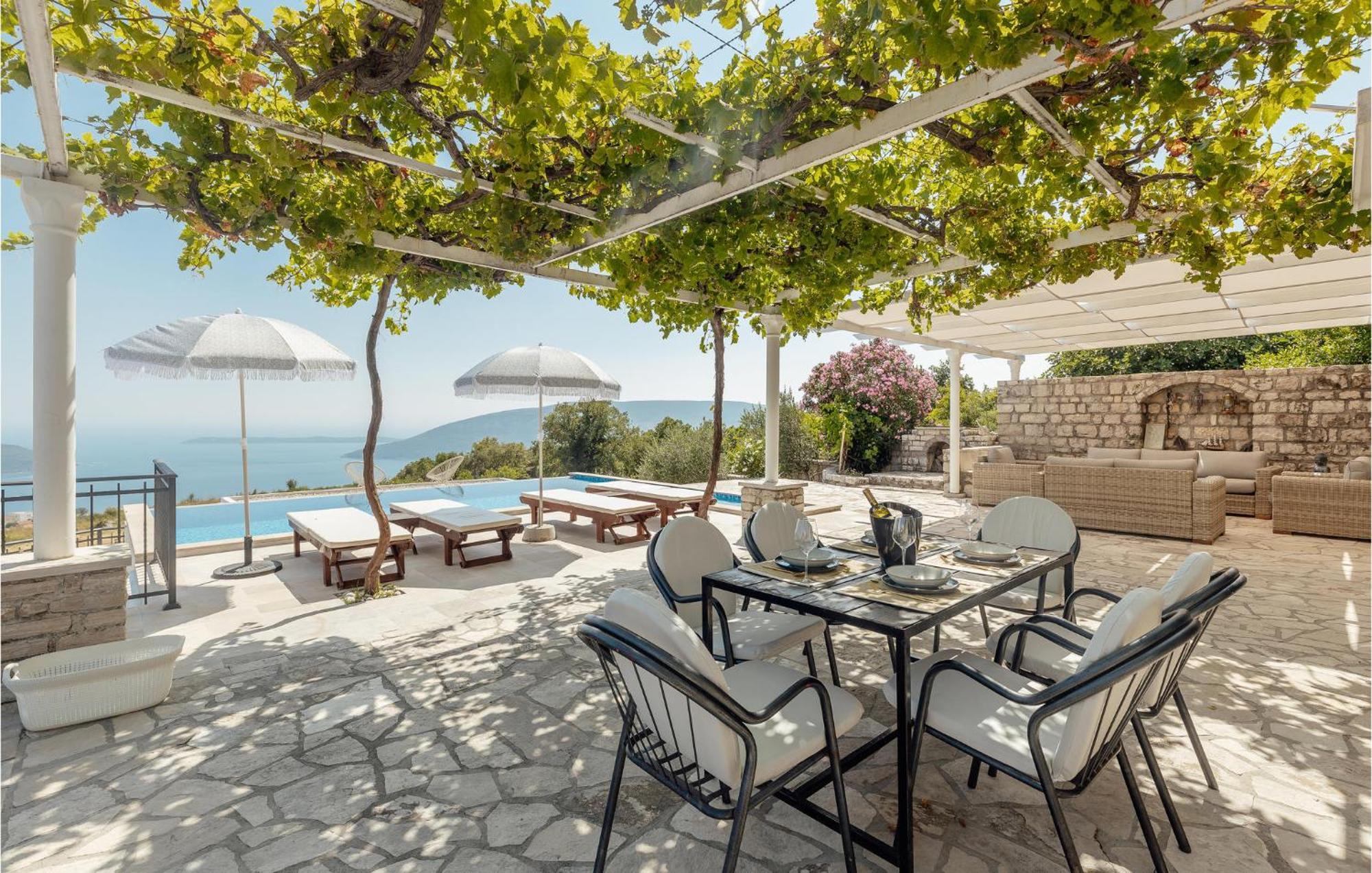 Amazing Home In Herceg Novi With House Sea View Εξωτερικό φωτογραφία